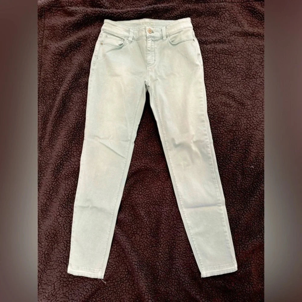 NWOT The Skinny Ankle Light Wash WHBM jeans
